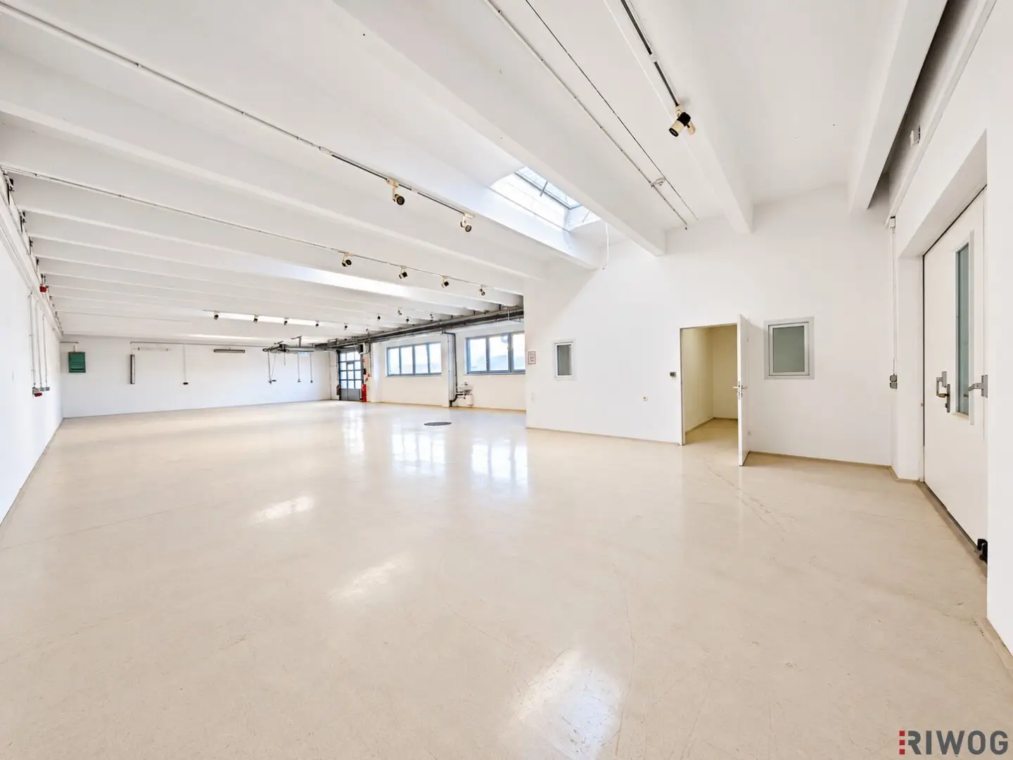 234m² Halle mit Einfahrtsmöglichkeit | Autobahnnähe | optionale Büros | ab sofort