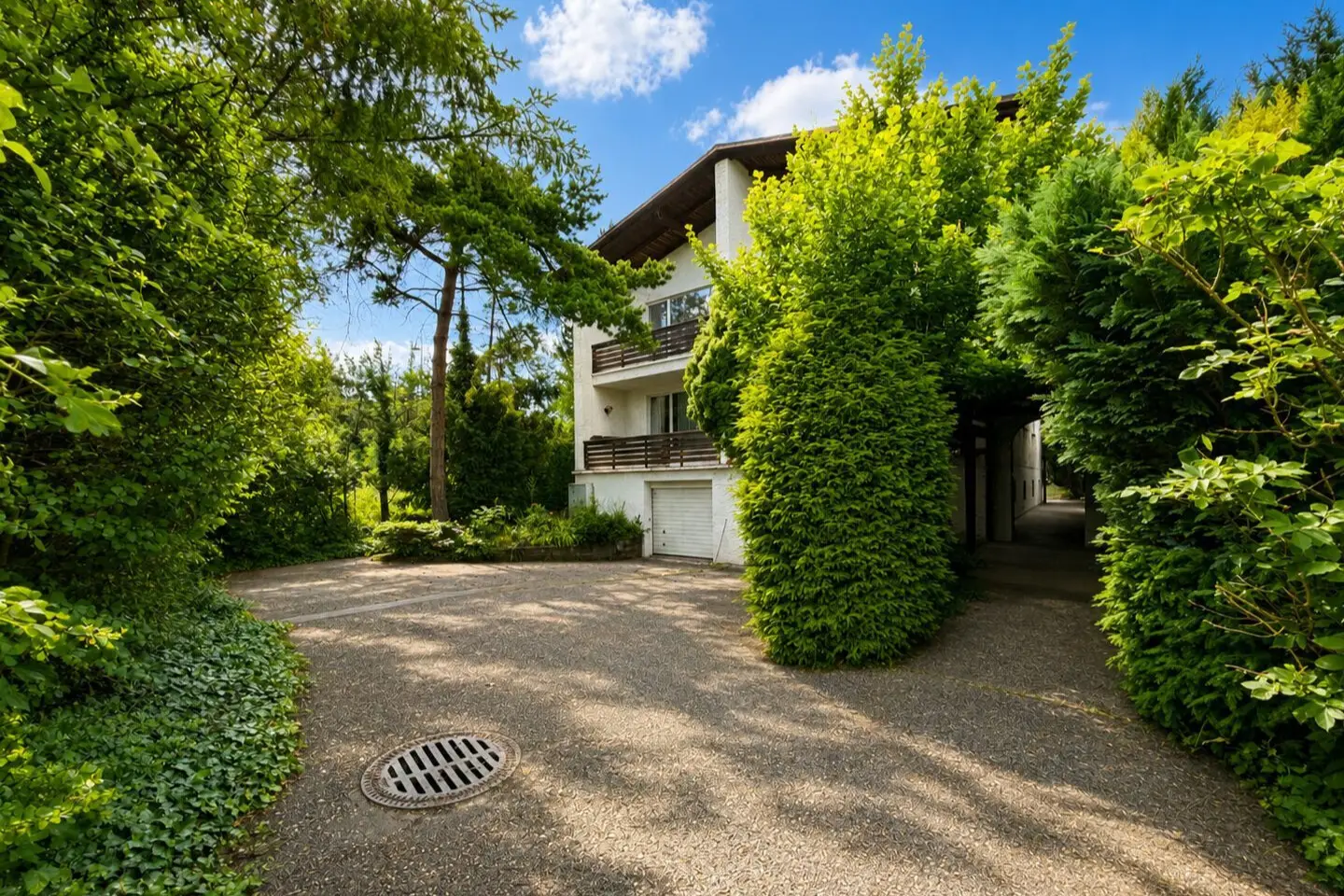 Semi detached with two units on large plot investment apartment