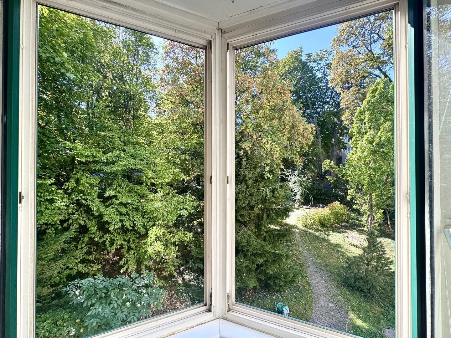 Traumblick in Gartenlandschaft! Südseitiger 2-Zimmer-Neubau mit charmantem Erker! Garagenoption!