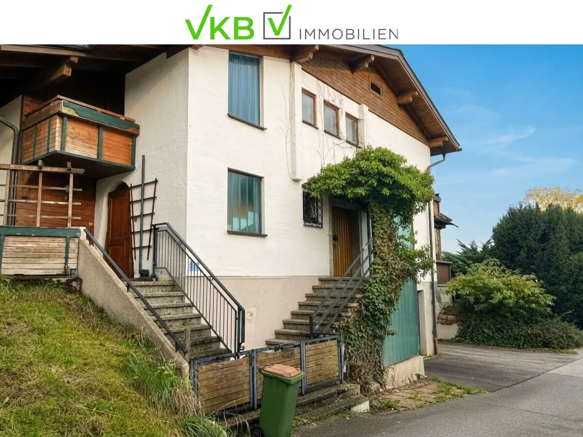 HALLWANG: Großzügiges Zweifamilienhaus mit Garten, Terrasse sowie Balkonen – viel Potenzial vor den Toren Salzburgs!