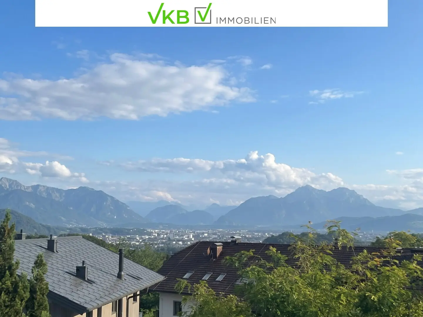 HALLWANG: Großzügiges Zweifamilienhaus mit Garten, Terrasse sowie Balkonen – viel Potenzial vor den Toren Salzburgs!