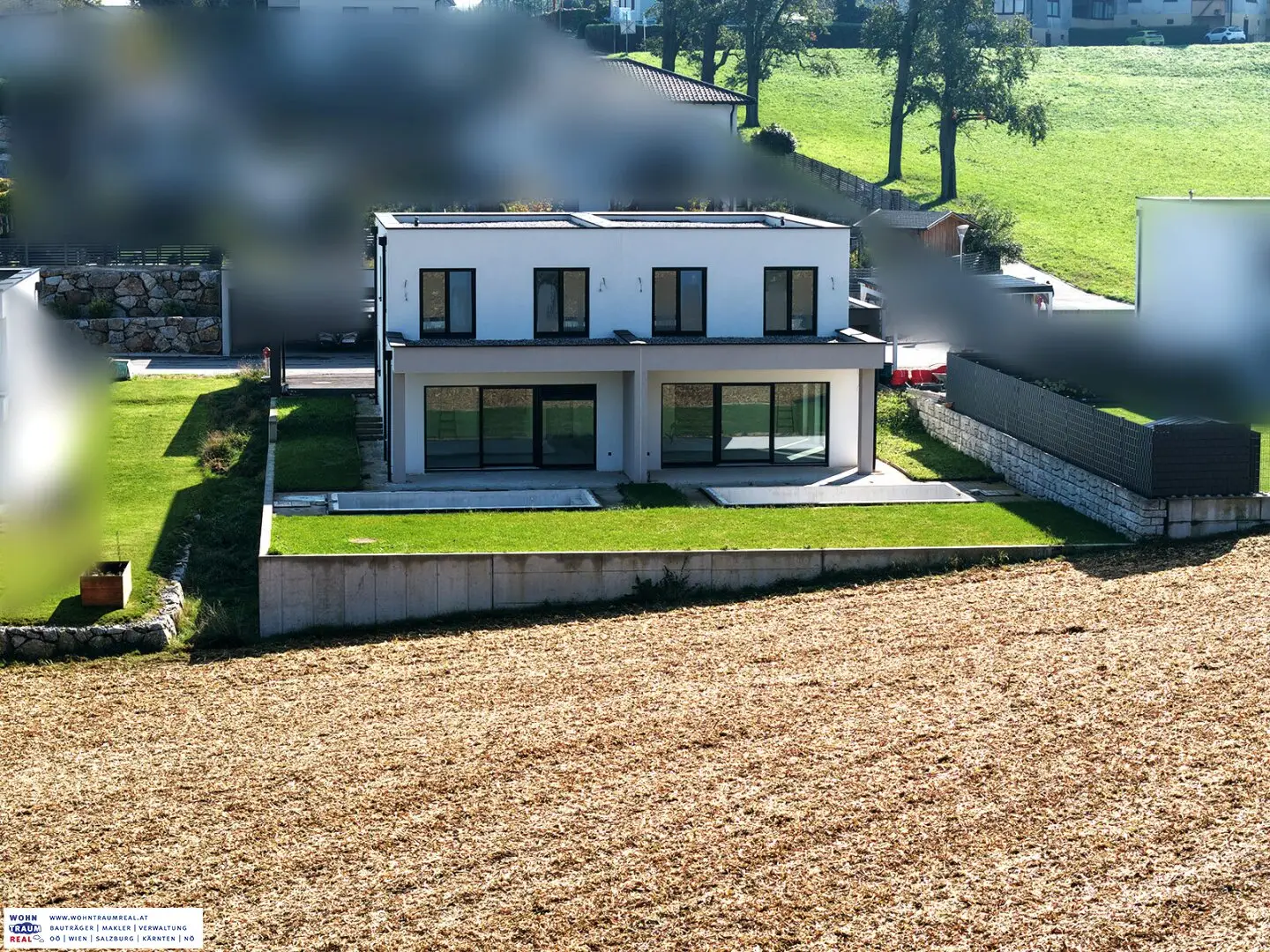 light. space. view. shell-finish 150 m² semi-detached house with pool &amp; carport