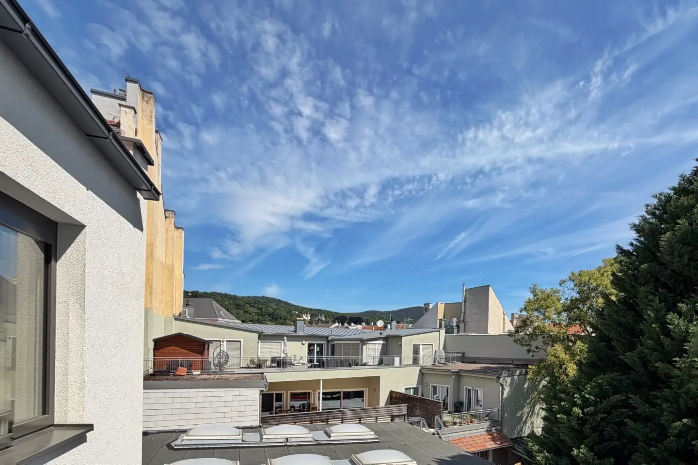 Ruhige betreute Wohnung mit Loggia in Fußgängerzone
