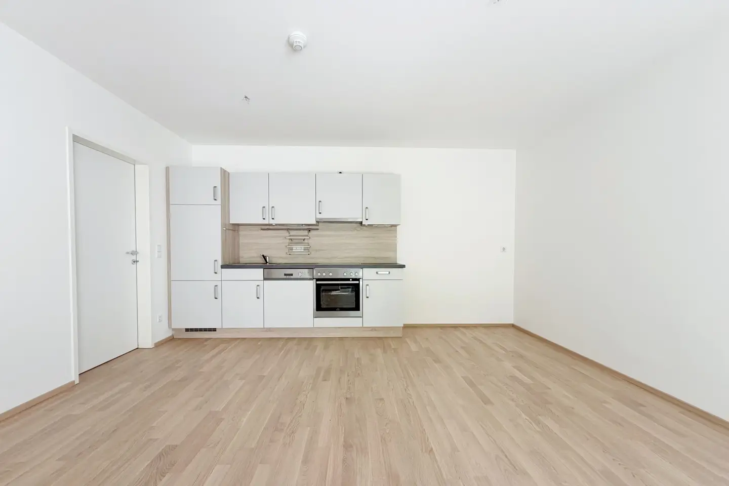 Ruhige betreute Wohnung mit Loggia in Fußgängerzone