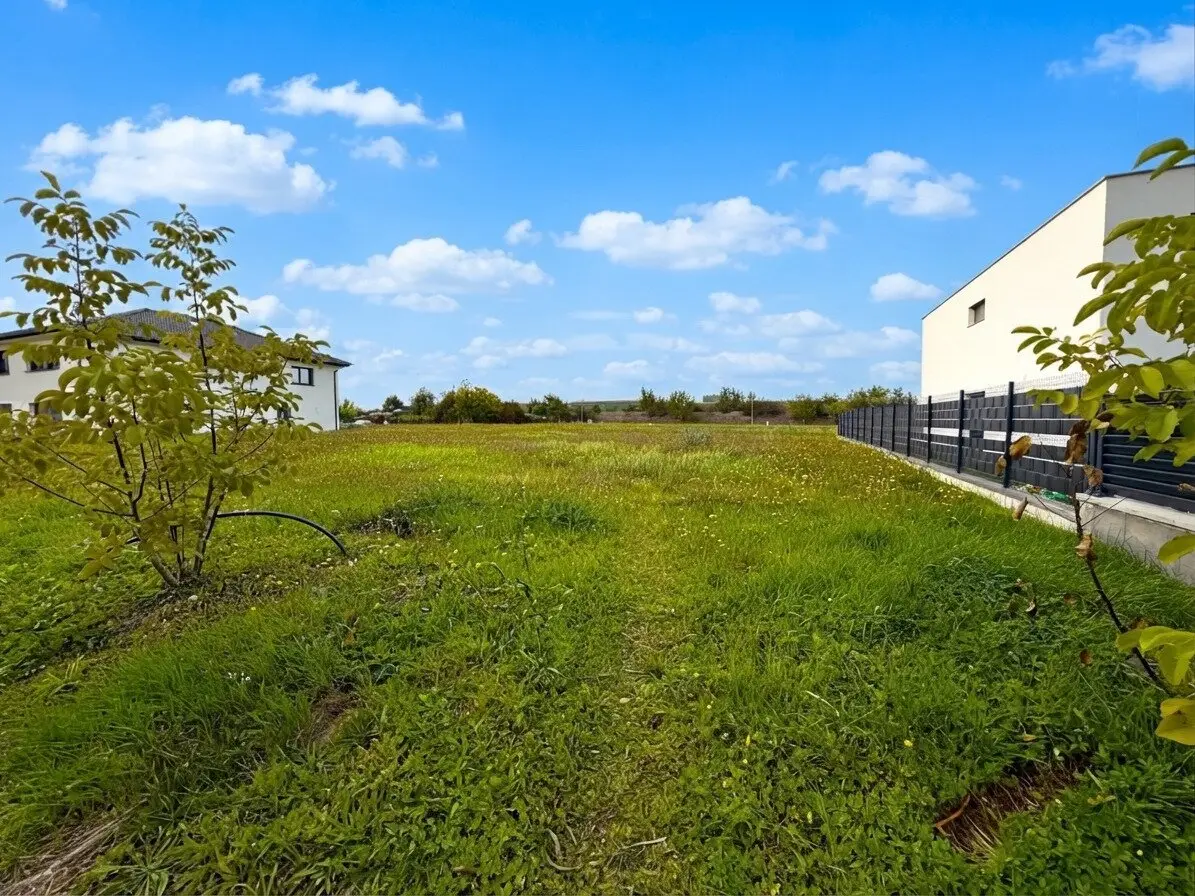 Building plot WITHOUT construction obligation