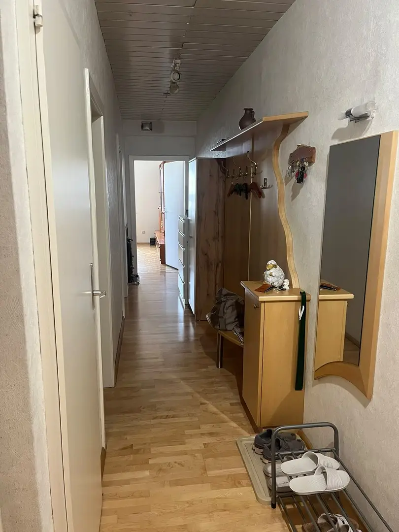 Helle Wohnung mit Balkon und Lift in zentraler Lage