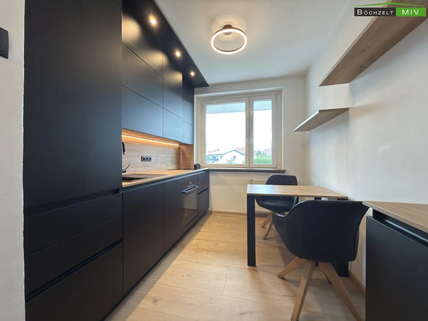 Teilsanierte 3-Zimmer-Wohnung im 1. Obergeschoss mit großzügiger Loggia