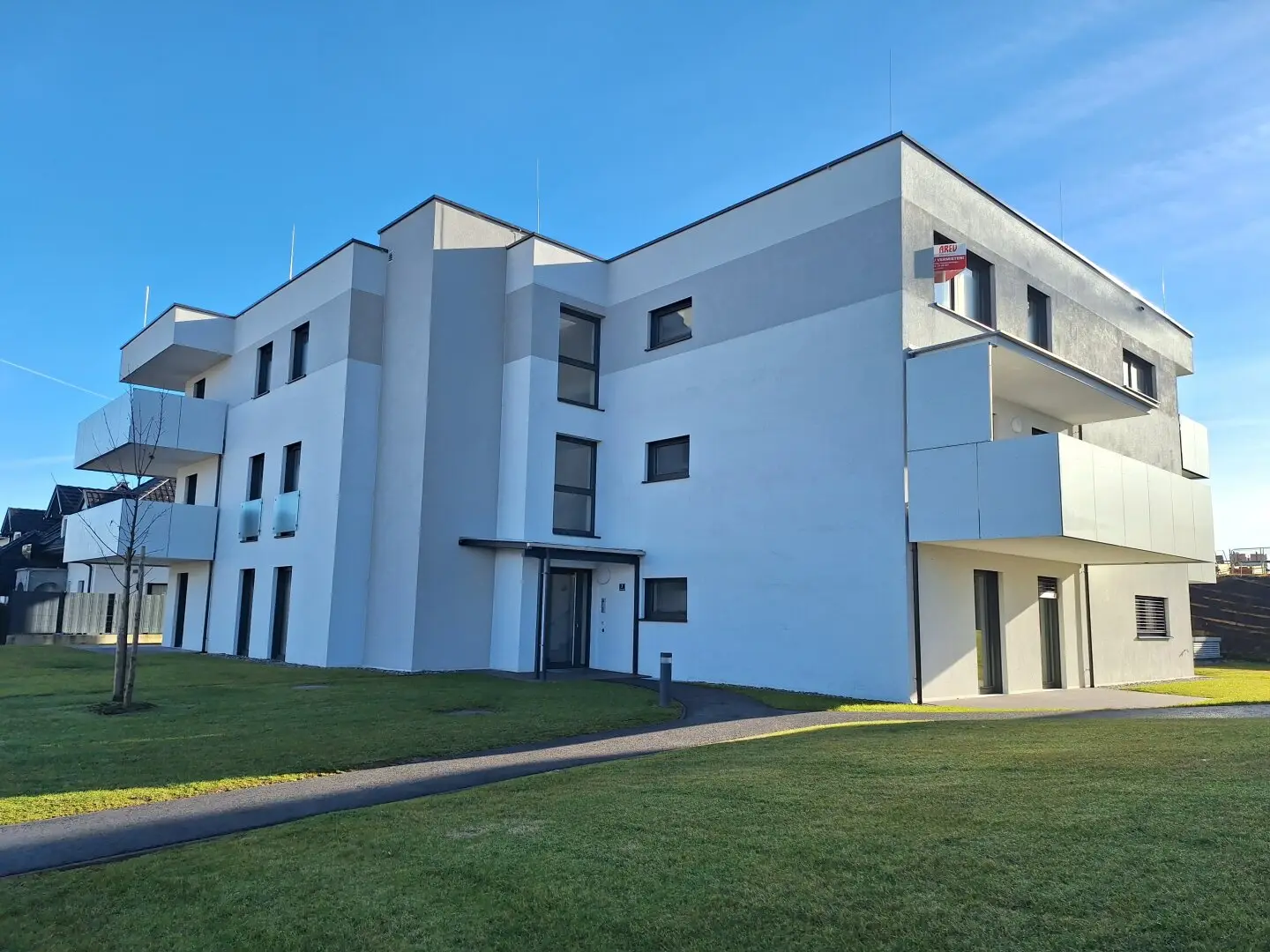 Moderne 2-Zimmer-Mietwohnung mit Großbalkon und Stellplatz in Ried im Innkreis