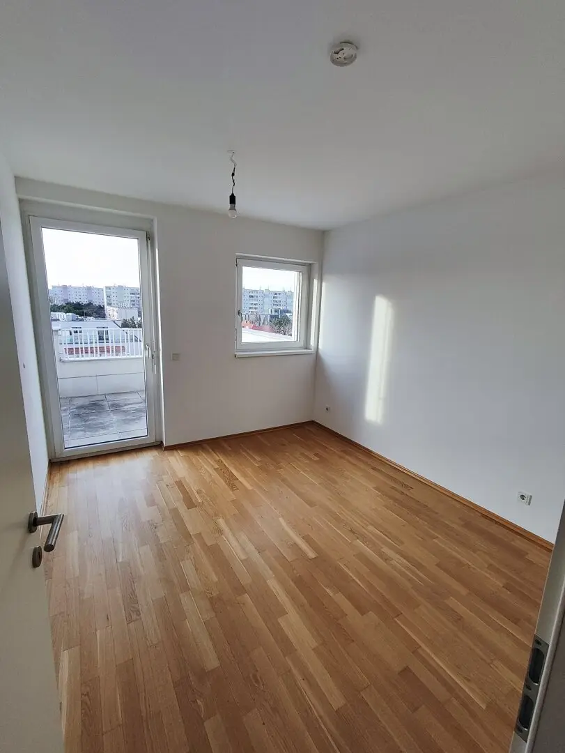 Bright Quiet Apartment with 10m² Balcony, on 5th Floor, 2 Min to U1, Kagraner Platz
