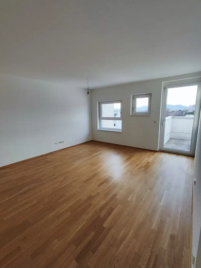 Bright Quiet Apartment with 10m² Balcony, on 5th Floor, 2 Min to U1, Kagraner Platz