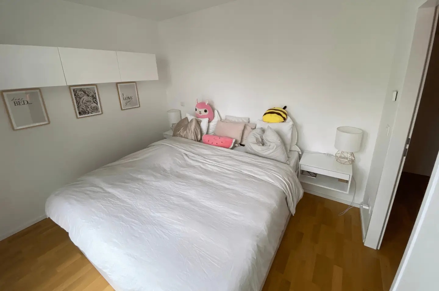 Helle Wohnung mit großer Terrasse und U Bahn Nähe