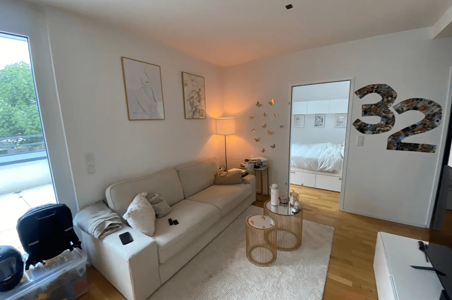 Helle Wohnung mit großer Terrasse und U Bahn Nähe