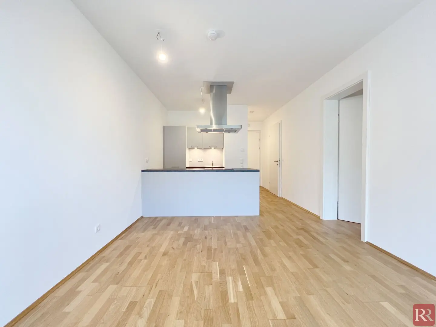 Sonnige Balkon-Wohnung, 2 Zimmer