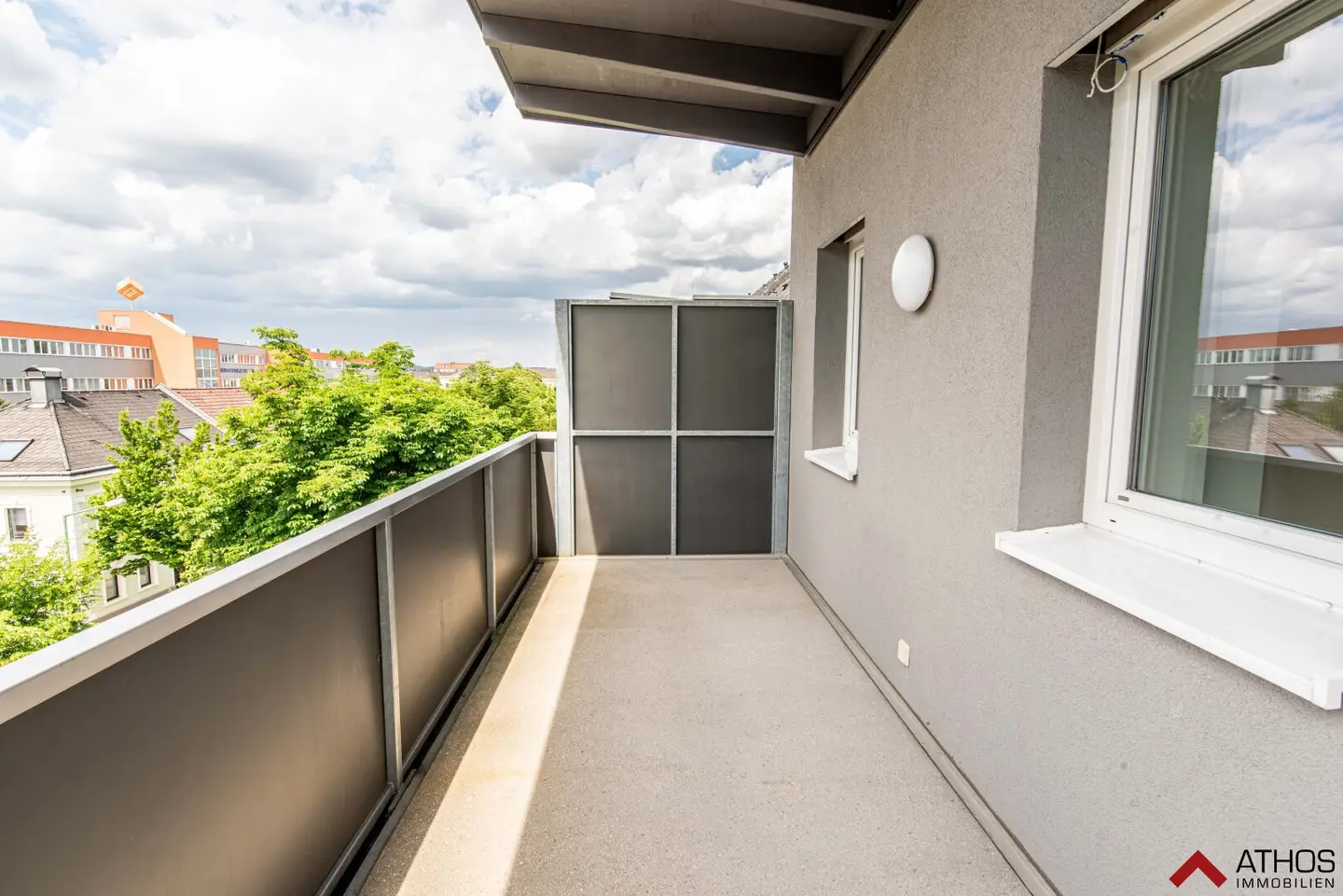 Helle 3-Zimmer-Dachgeschosswohnung mit Balkon OHNE LIFT!