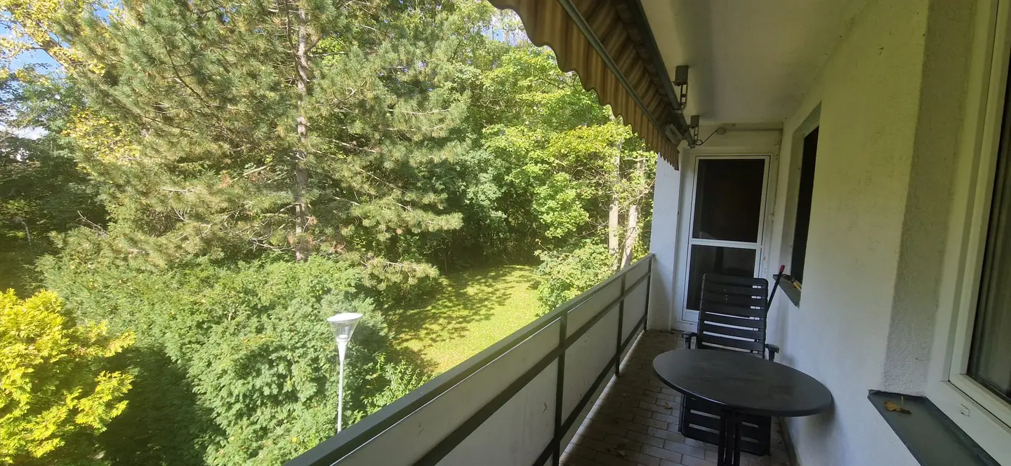 Wohnung mit Loggia und Parkblick im Schlosspark