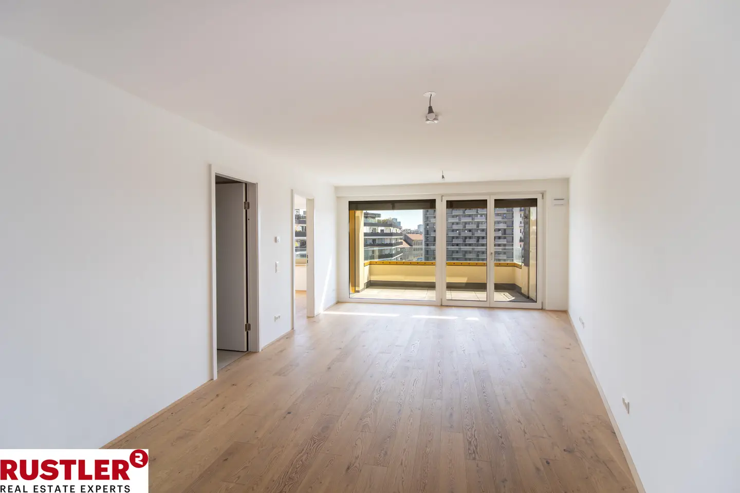 Move in ready Neubauwohnung with balcony and high quality parquet