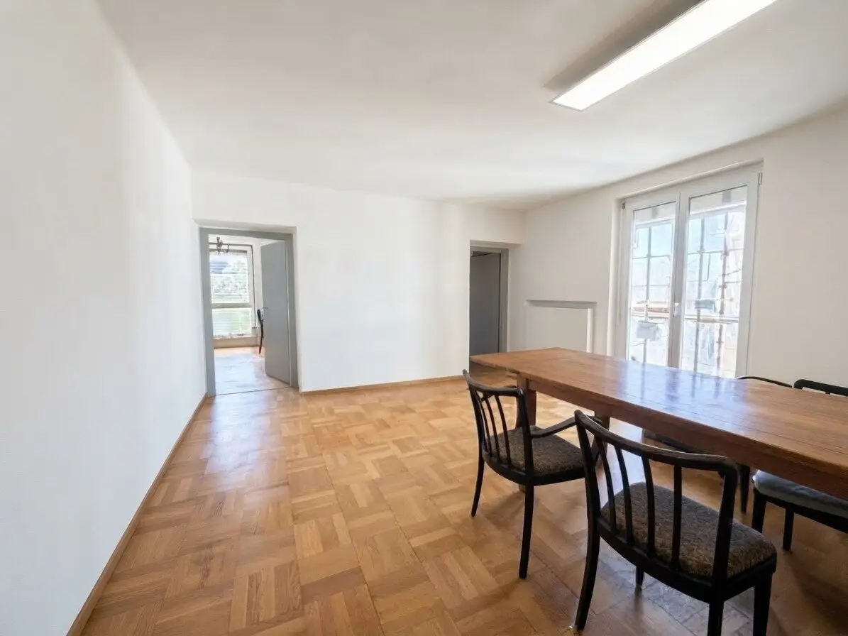3-Zimmer-Wohnung mit Balkon und separater Küche in zentraler Lage zu verkaufen!
