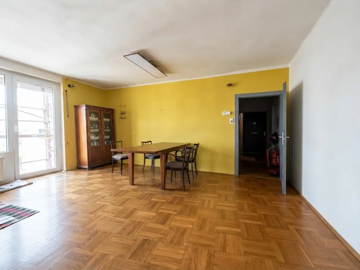 3-Zimmer-Wohnung mit Balkon und separater Küche in zentraler Lage zu verkaufen!