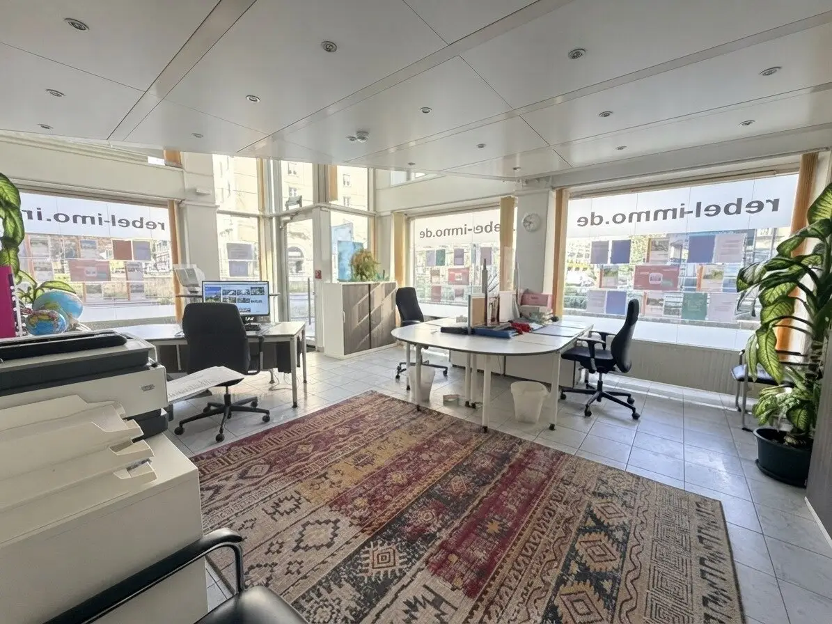 Office, Practice or Retail Space in Excellent Location!