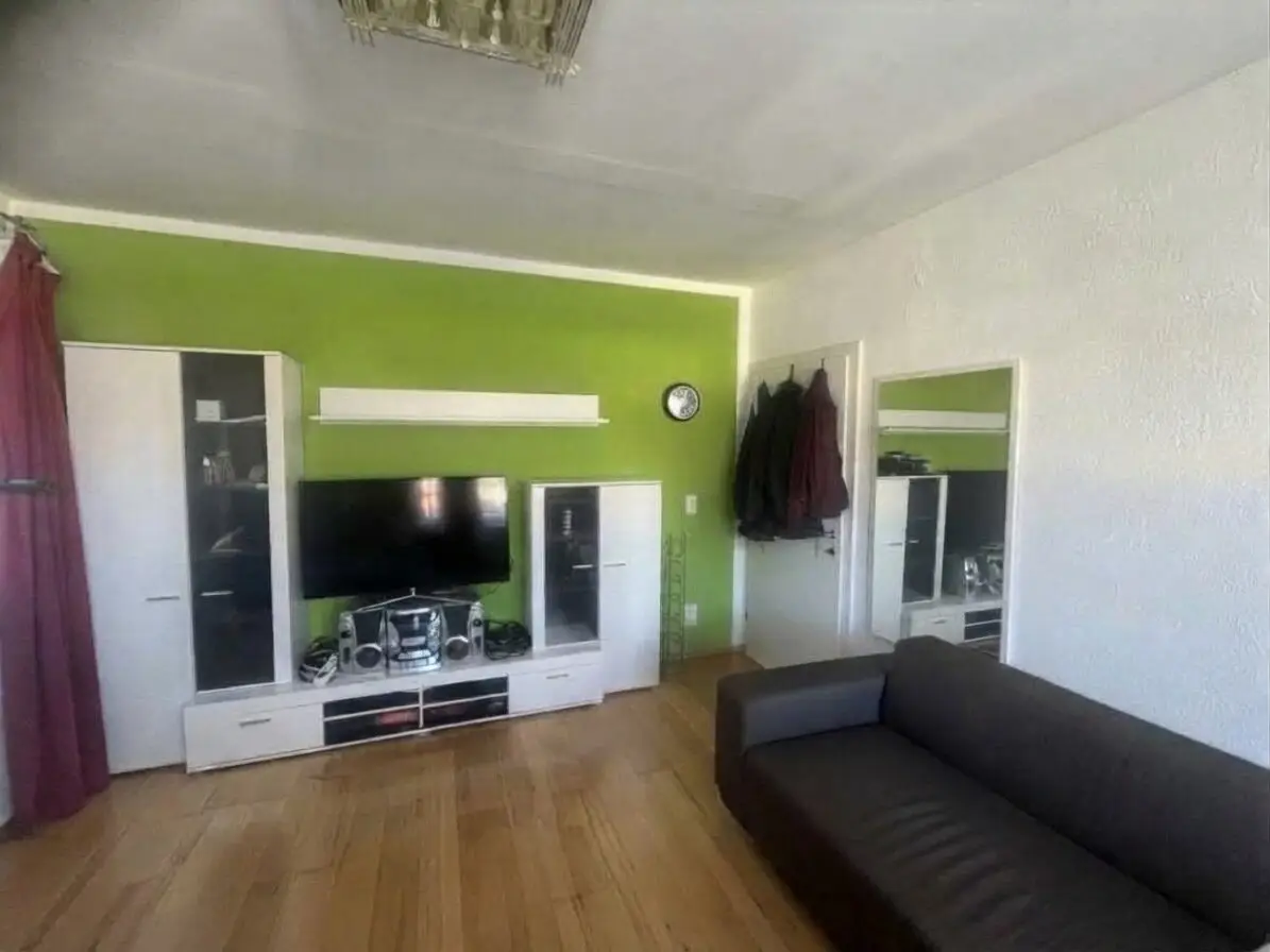 Well maintained 67m² condominium € 199 000 , fitted kitchen , bathroom with tub and shower and window, engineered parquet, district heating