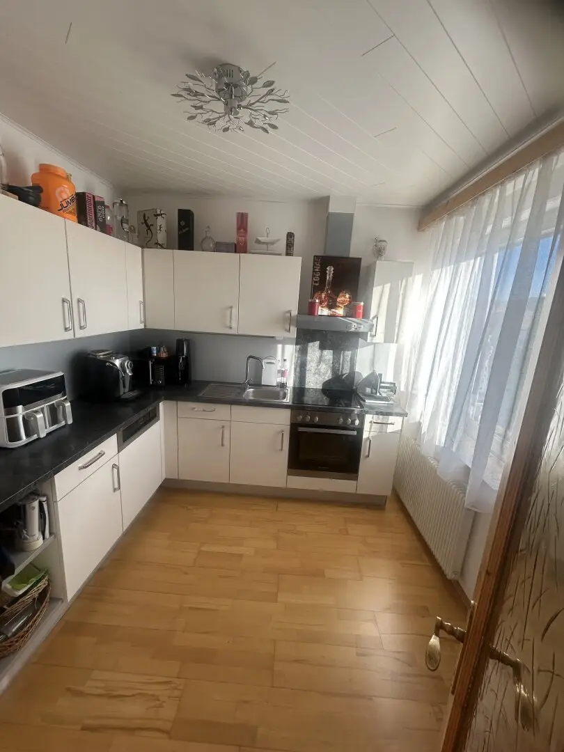 Well maintained 67m² condominium € 199 000 , fitted kitchen , bathroom with tub and shower and window, engineered parquet, district heating