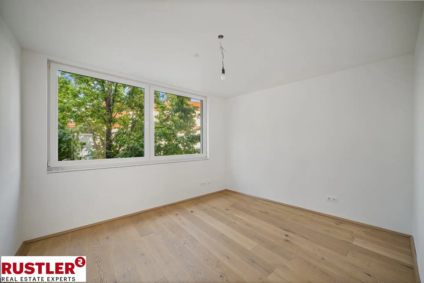 High quality apartment in central location with distant view