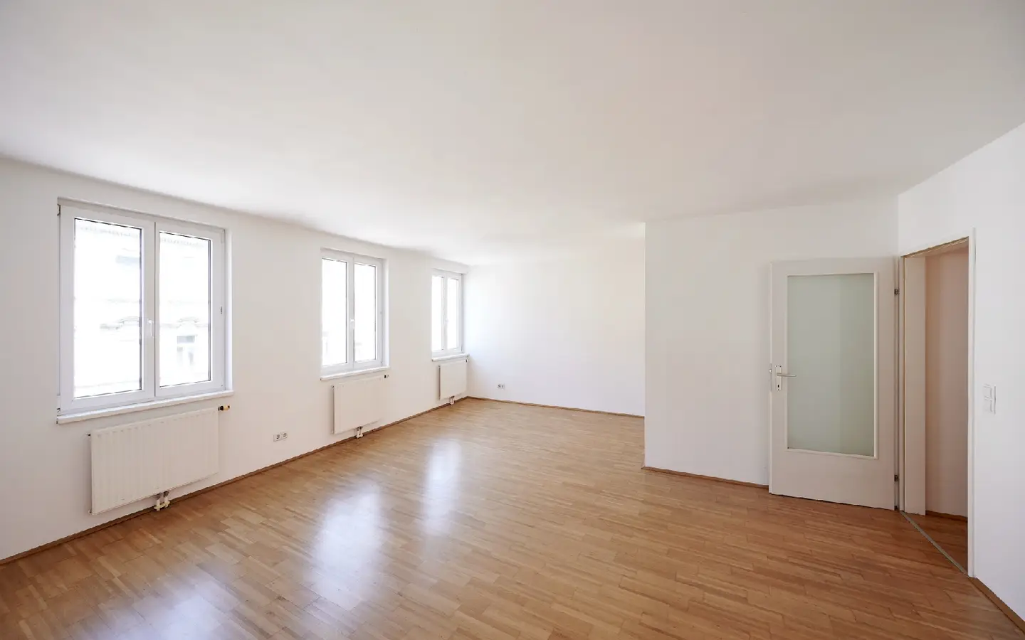 Lichtdurchflutete Wohnung nahe Donaukanal mit Aufzug