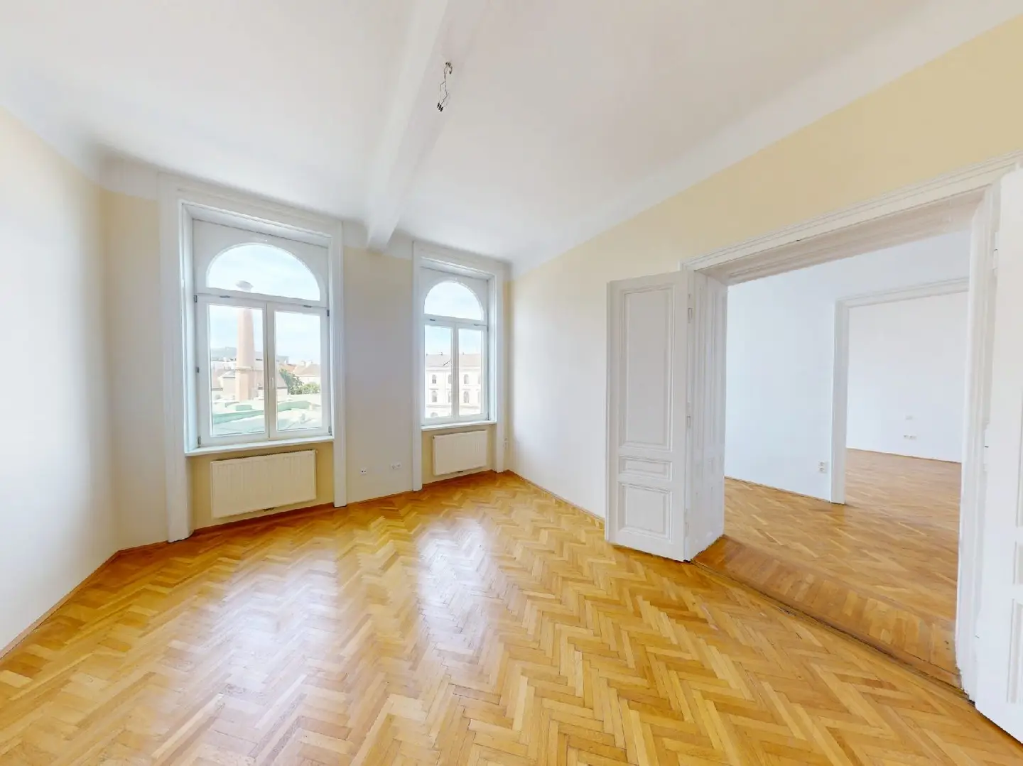 Altbauwohnung near Stadtpark with lift