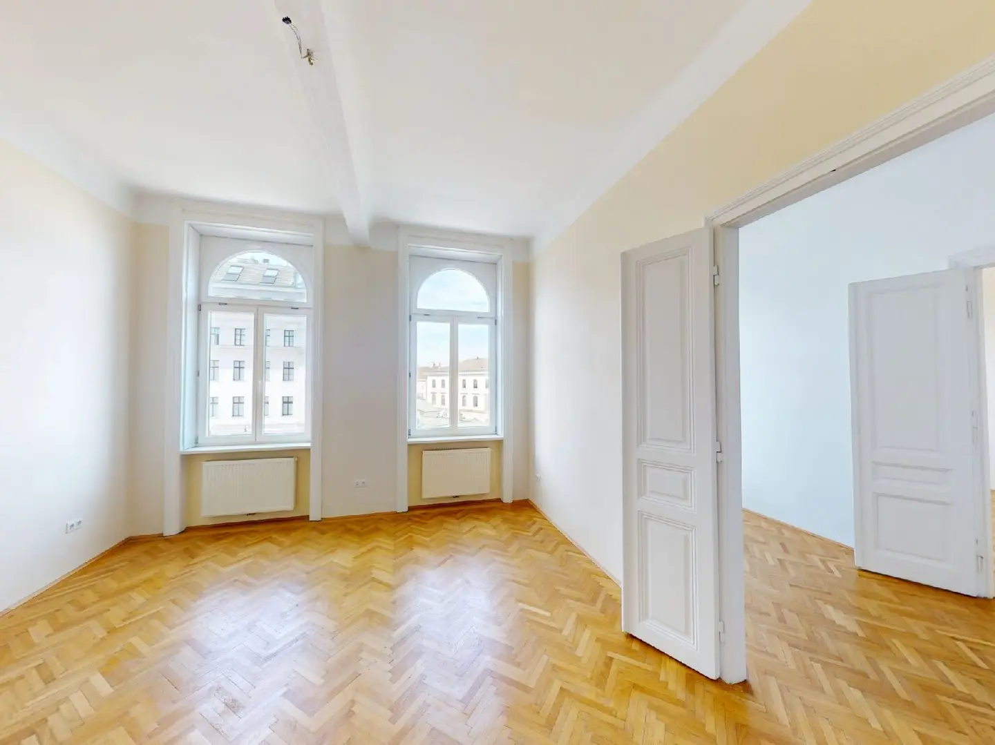 Altbauwohnung near Stadtpark with lift