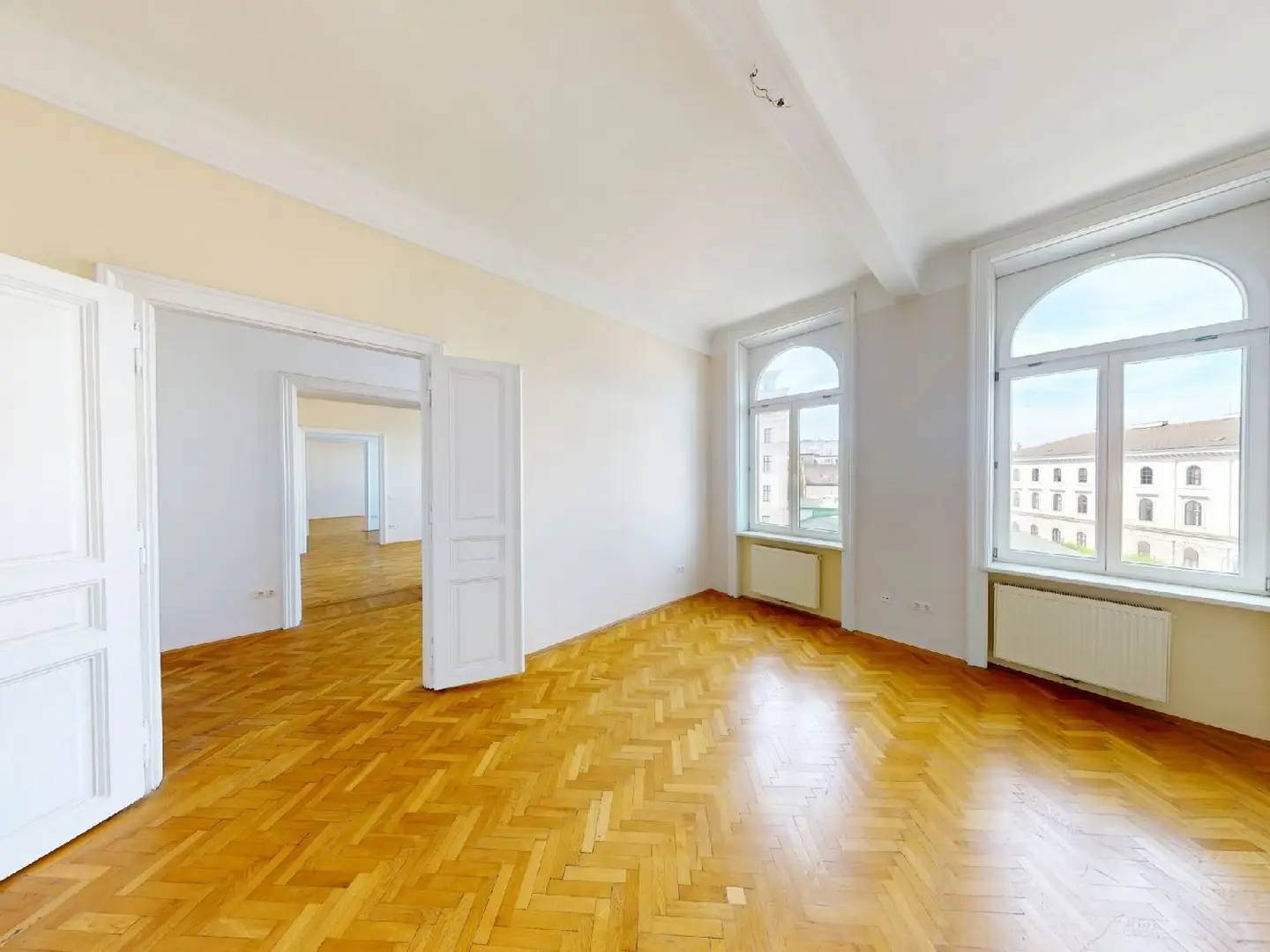 Altbauwohnung near Stadtpark with lift