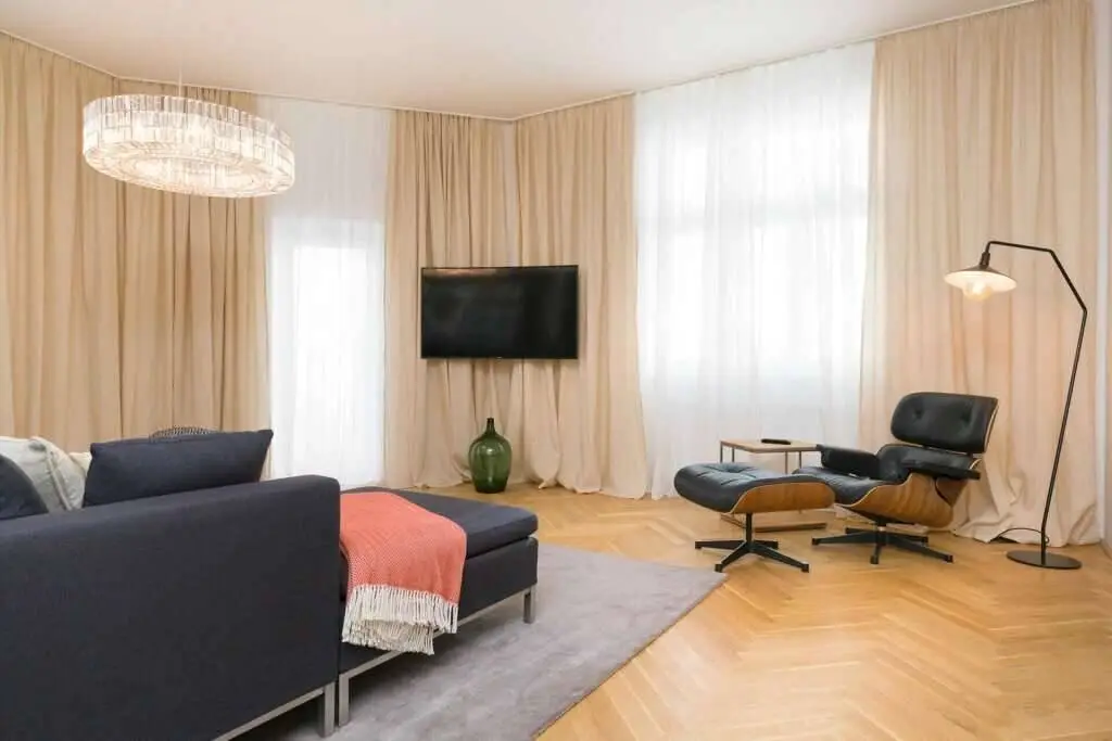 DESIGNER-ALTBAU | Exklusive und helle 3 Zimmer Wohnung |