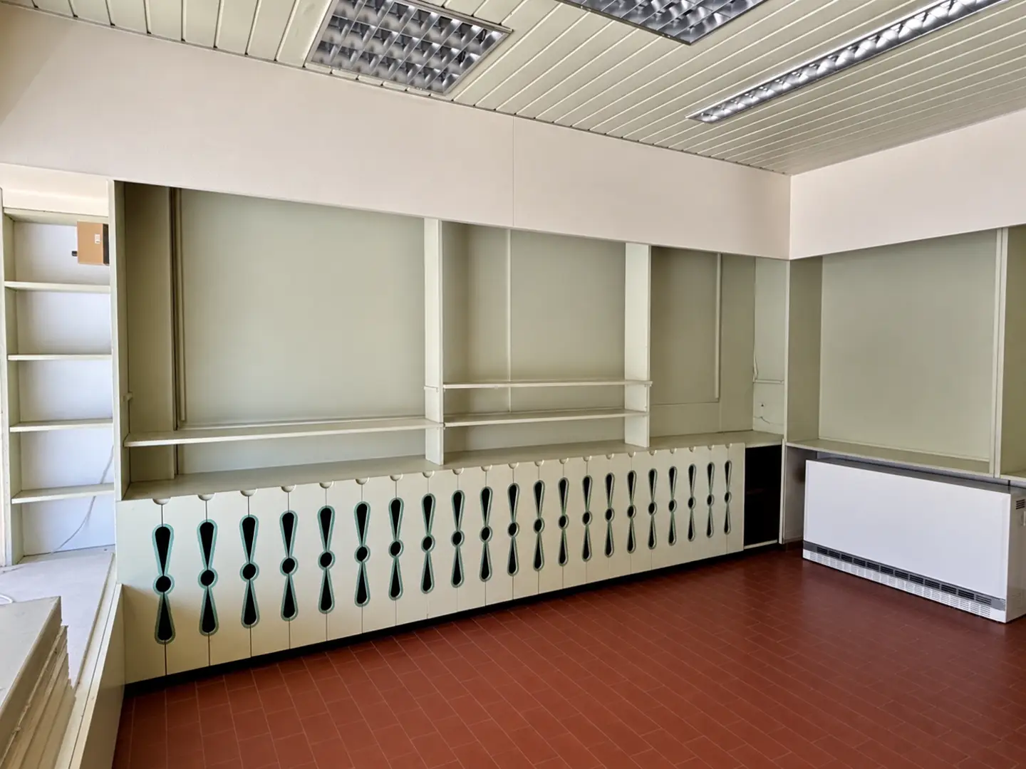 Zentrale, helle Ladenfläche mit großen Schaufenstern Loftwohnung