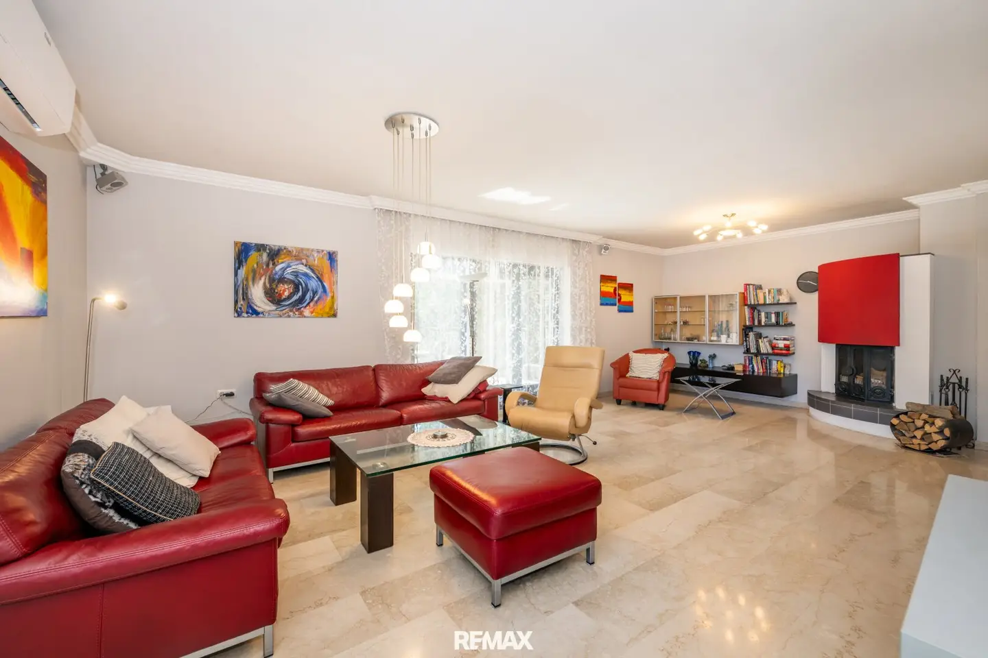 Großzügiges Haus mit sonnigem Garten, Carport, Garage und Fußbodenheizung!