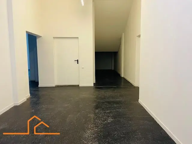 Ground floor apartment courtyard quiet barrier free with storage