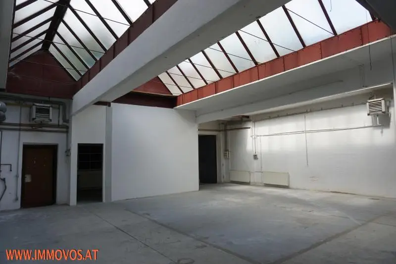 Beheizbare Lagerhalle mit Büro und Hofeinfahrt Loftwohnung