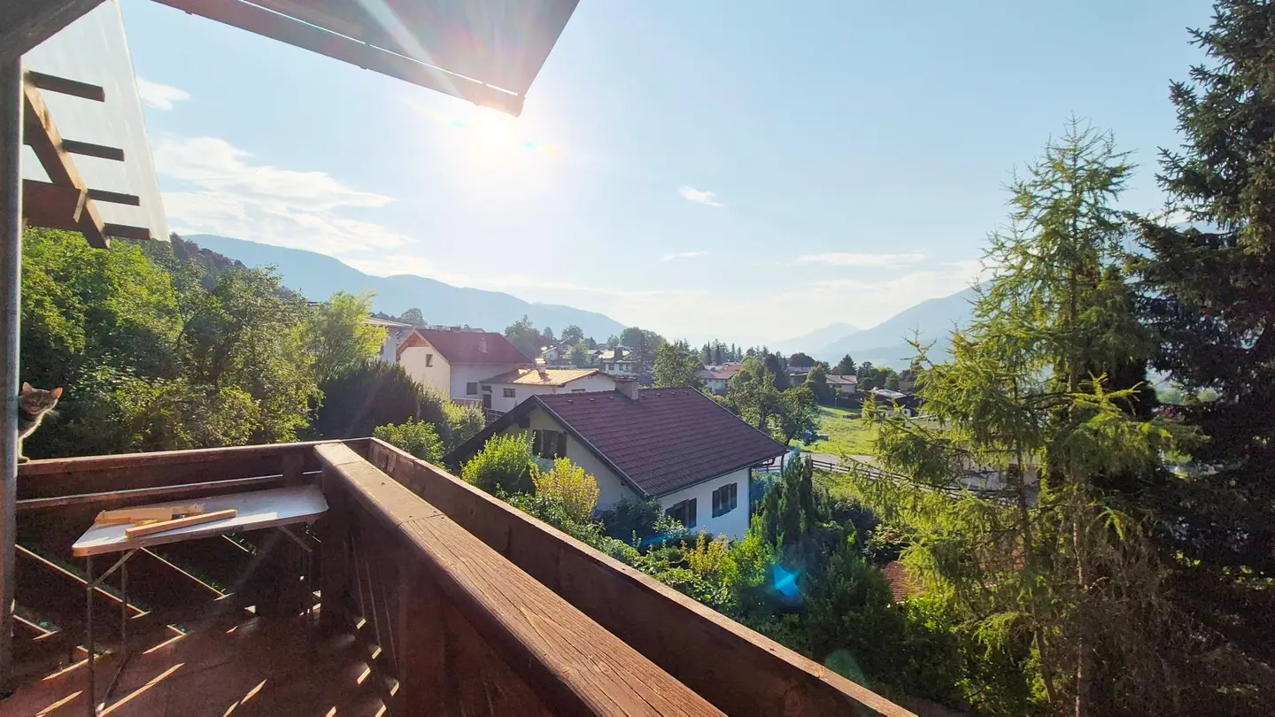 Bright apartment with south balcony and private garden