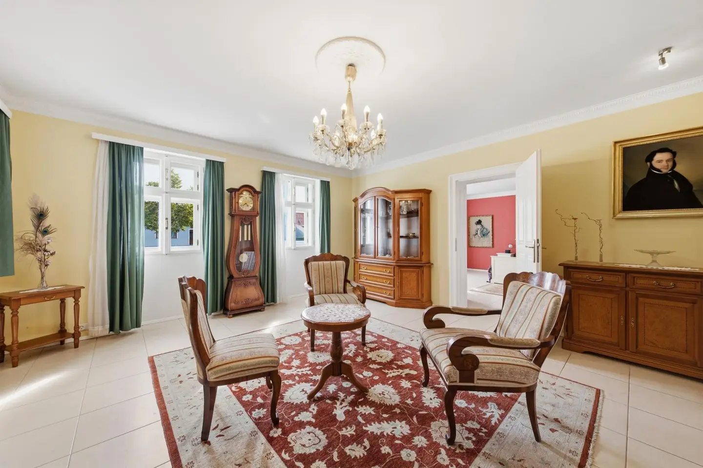 Historic country house charm with private courtyard and garden Apartment