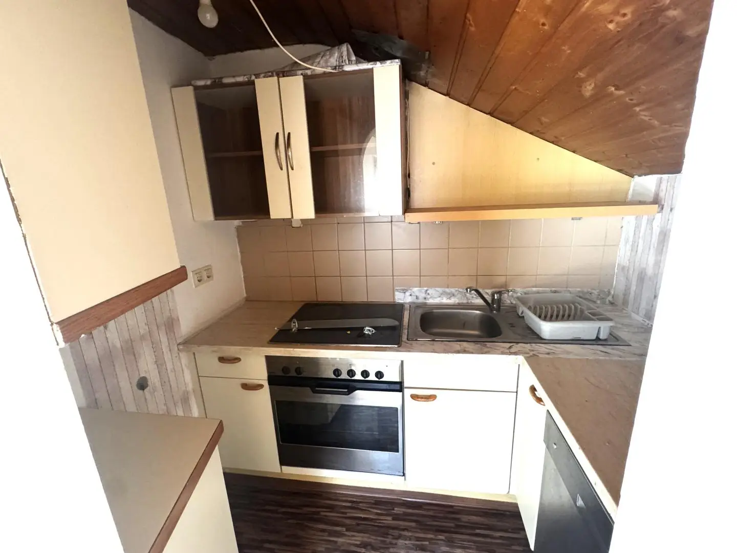 Dachgeschosswohnung with roof terrace and development potential