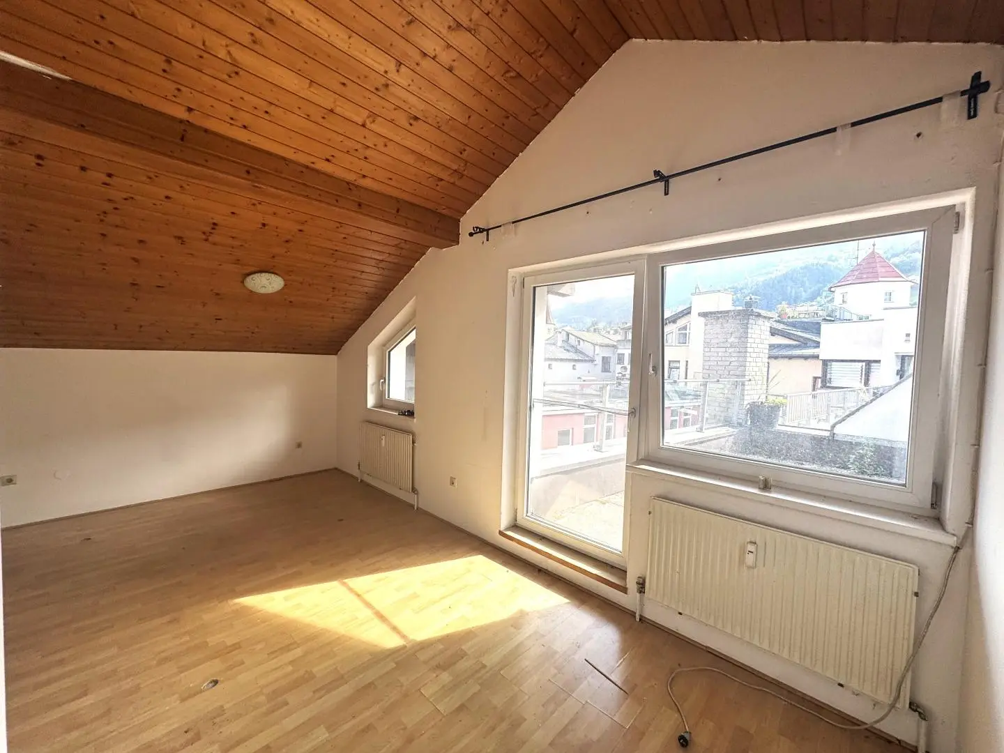 Dachgeschosswohnung with roof terrace and development potential