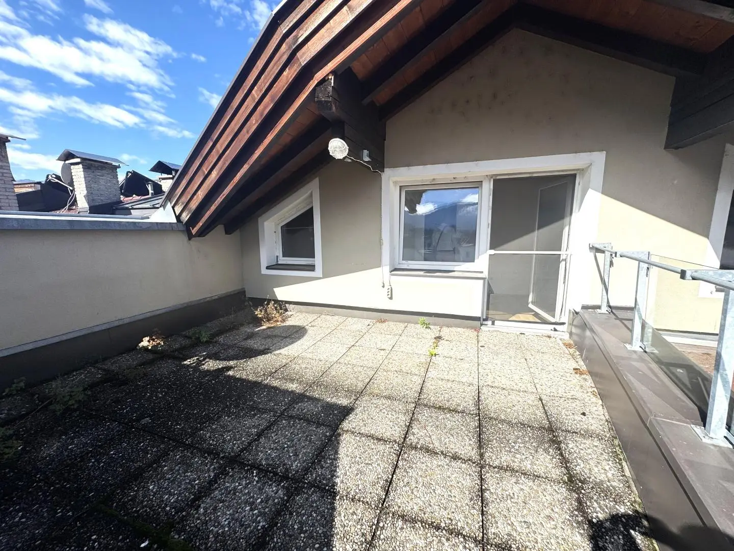 Dachgeschosswohnung with roof terrace and development potential