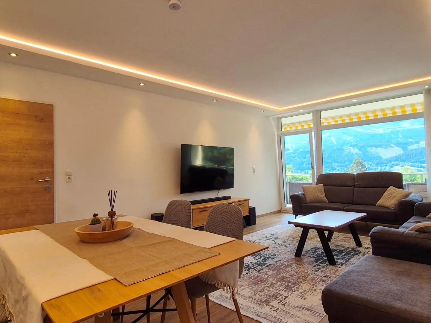 Sonnige Wohnung mit Südbalkon und unverbaubarem Bergblick
