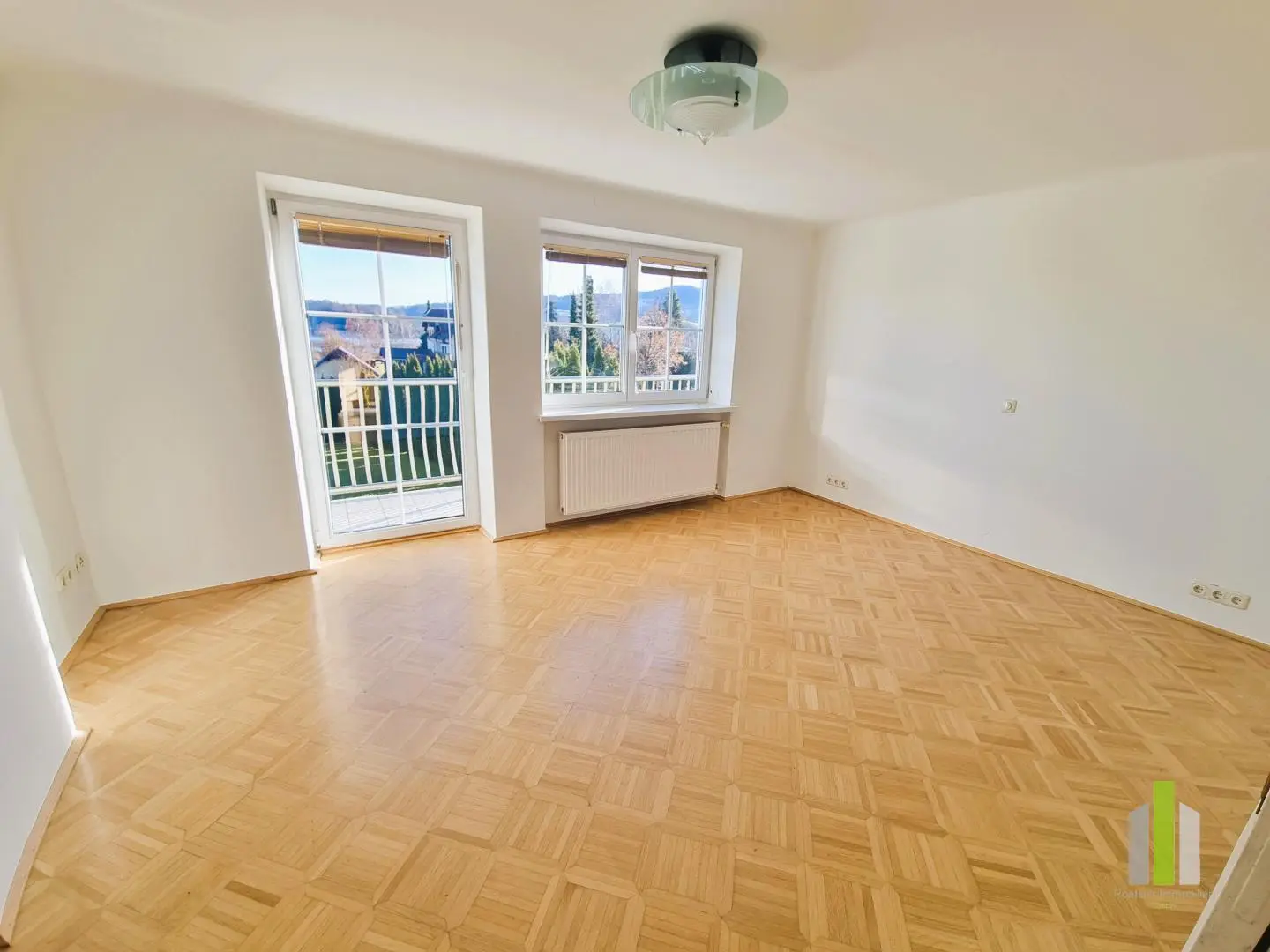 Helle Wohnung mit großem Privatgarten und Einbauküche