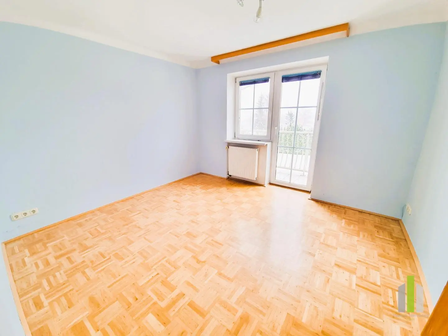 Helle Wohnung mit großem Privatgarten und Einbauküche