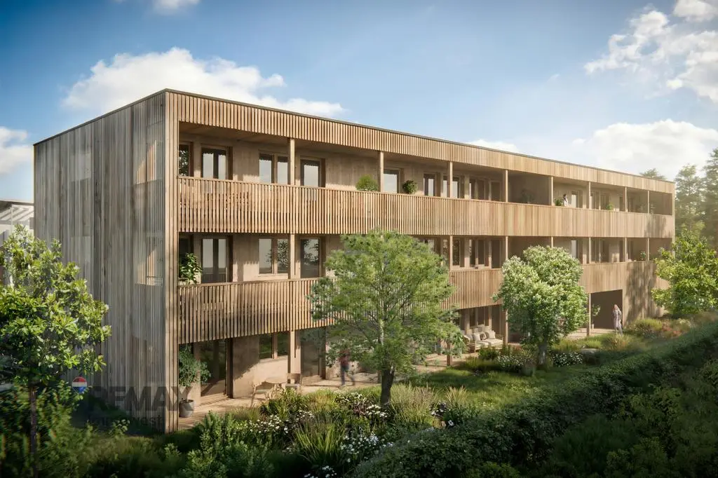 Apartment with private garden and photovoltaic system