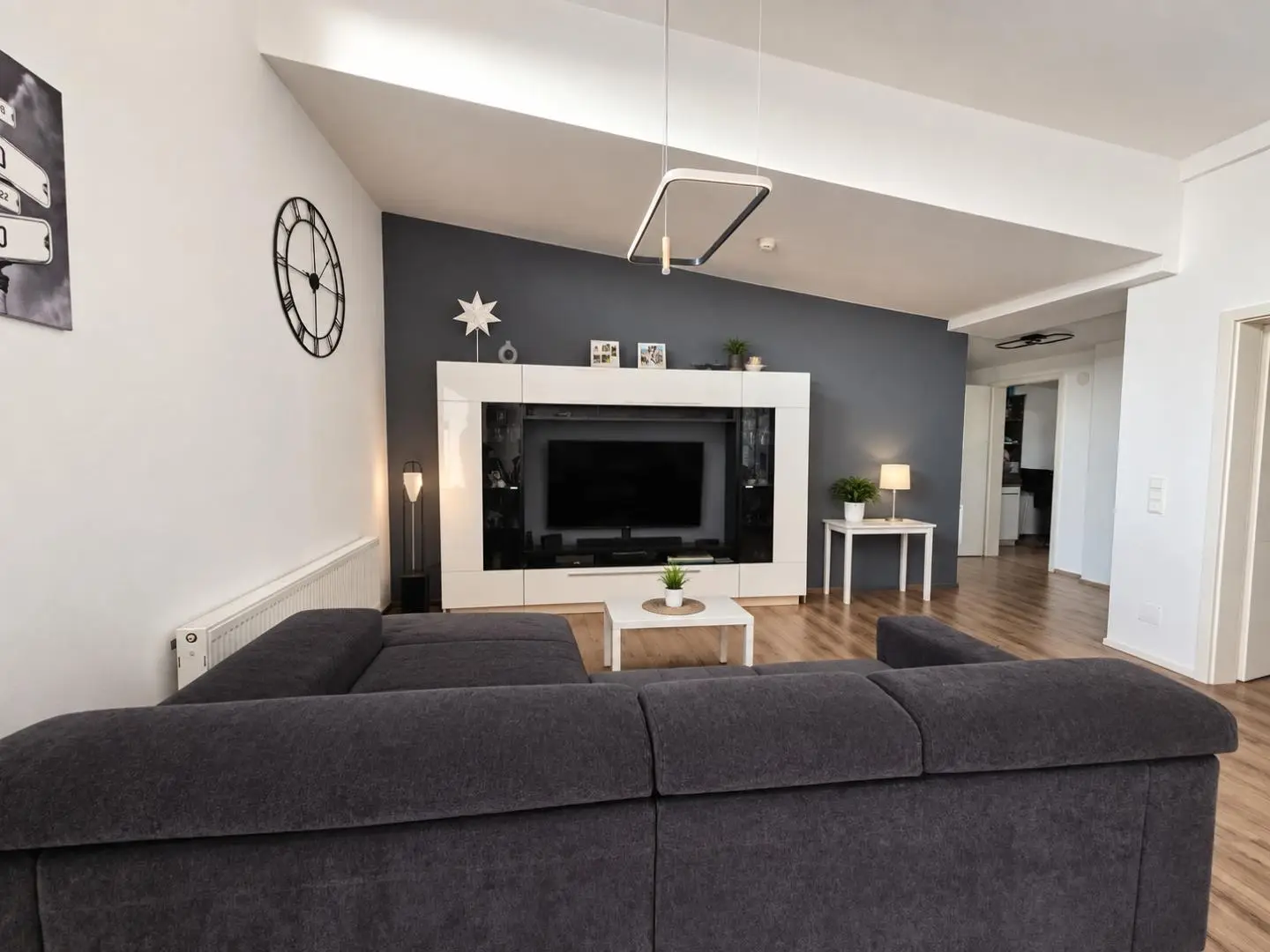 Bright penthouse with large roof terrace and communal pool