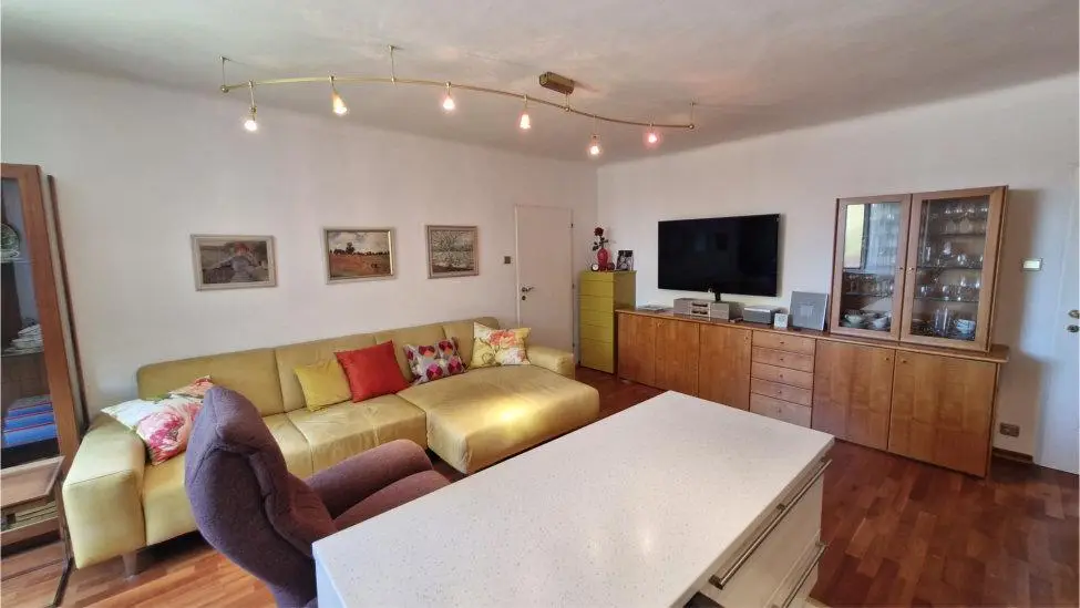 Bright apartment with loggia and air conditioning