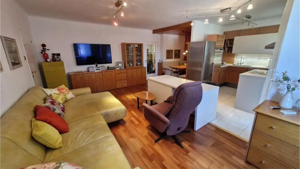 Bright apartment with loggia and air conditioning