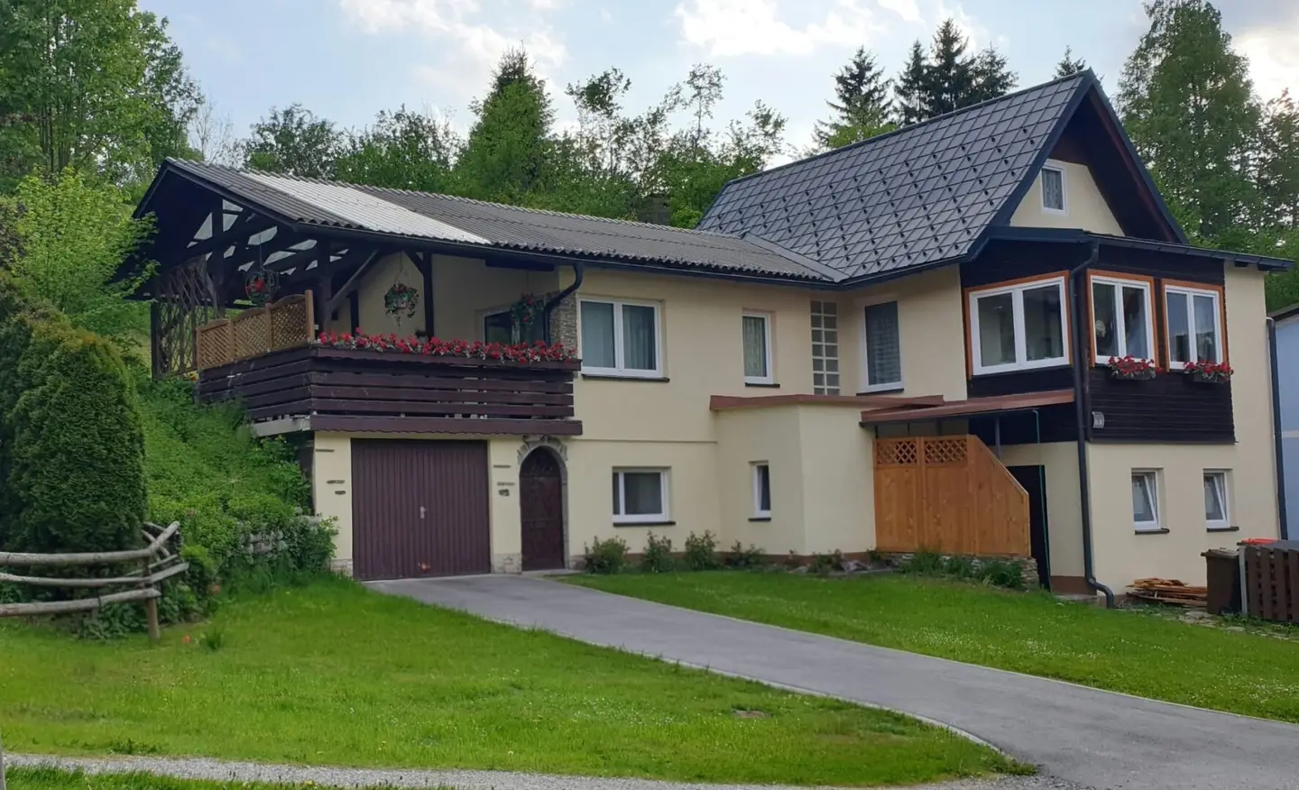 Wohnen am Stuhleck – charmantes Haus mit separater Wohneinheit, großer Terrasse und Garten