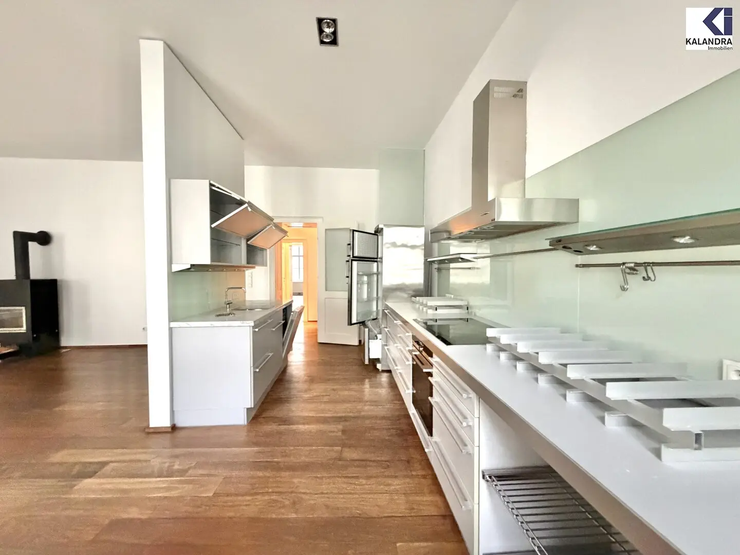 360 TOUR // REPRESENTATIVE PERIOD APARTMENT NEAR LUGECK