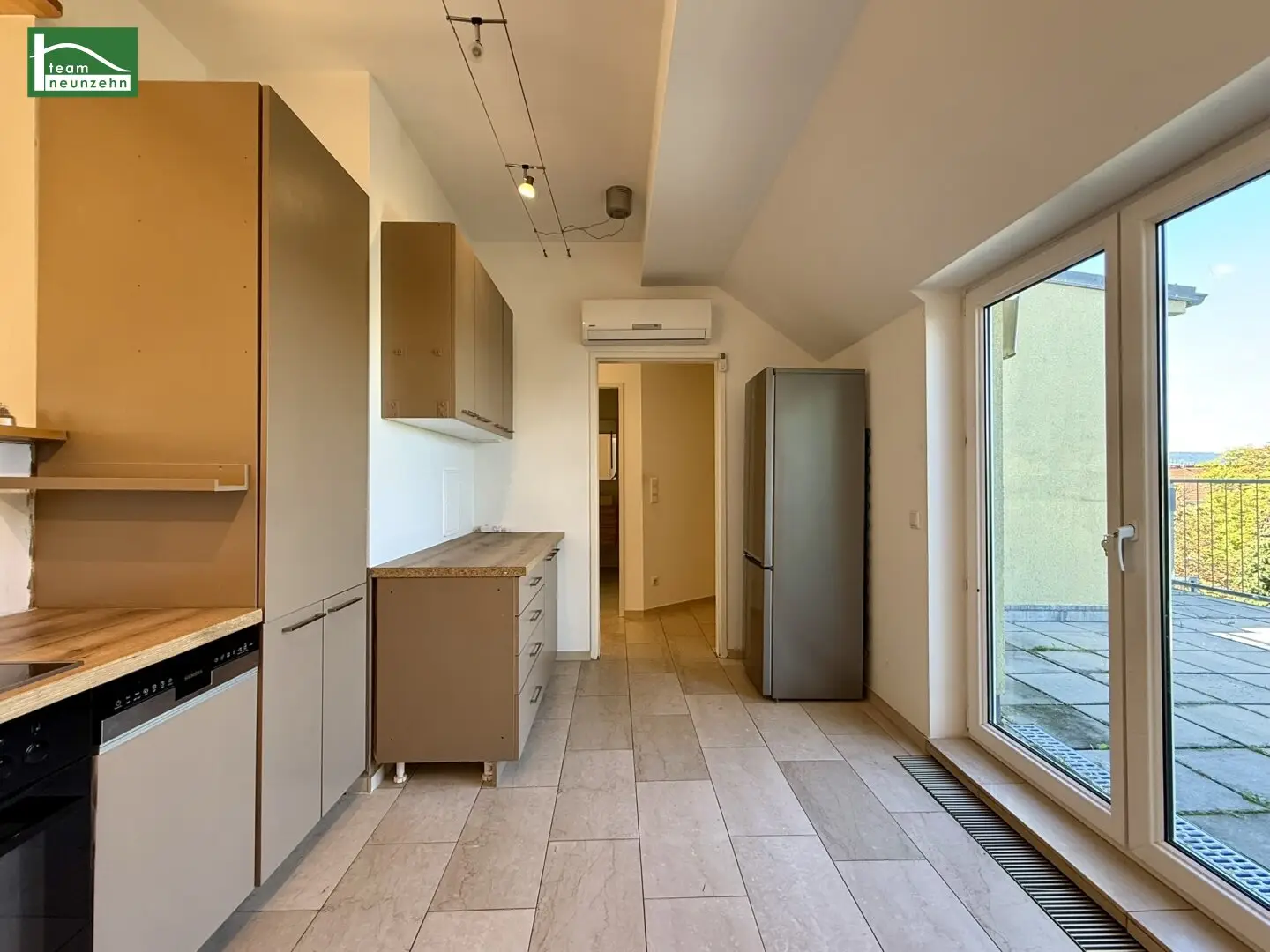 Großzügige 3-Zimmer-Wohnung mit ca. 90 m² inkl. Terrasse, Einbauküche und Klimaanlage!